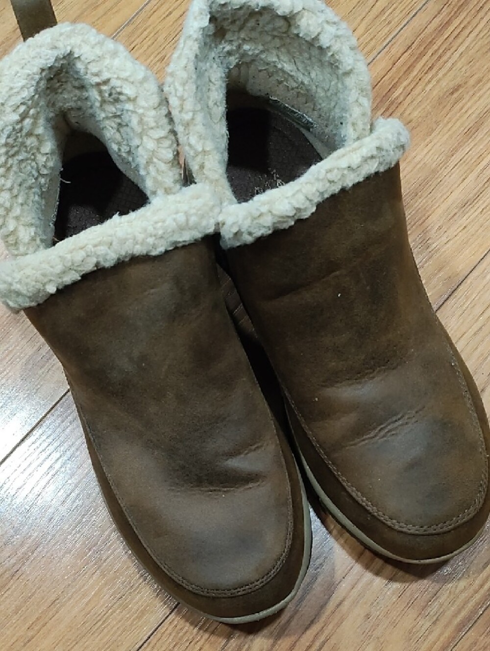 Skechers Women’s Brown Suede Sherpa-Lined Slip-On Boots - Picture 2 of 8